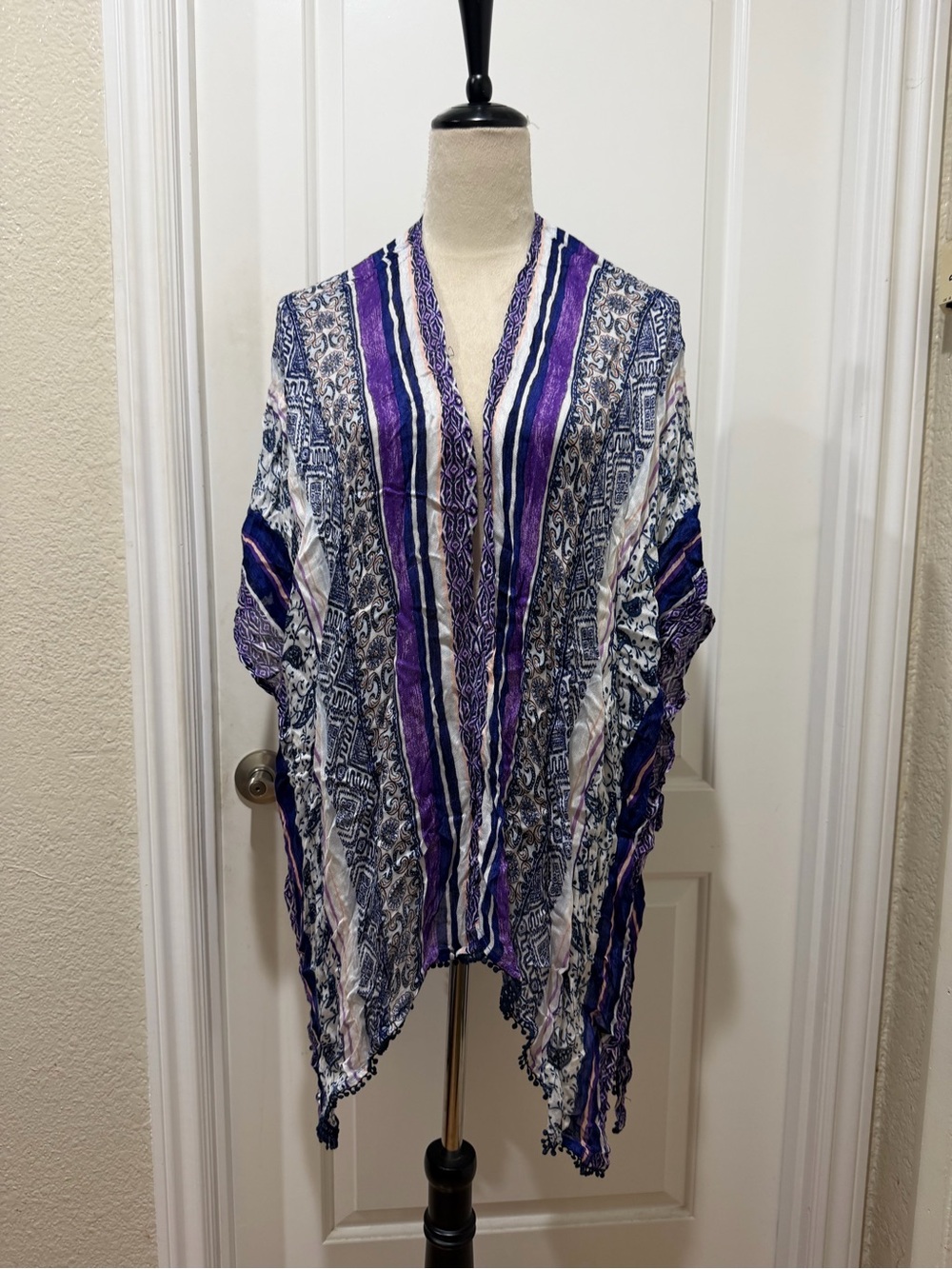 Chico's Purple Blue and White Patterned Sheer Wrap PRINTED RUANA L/XL